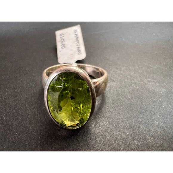 NEW size 7.5 oval cut peridot sterling silver ring 6.55 grams - Picture 4 of 16
